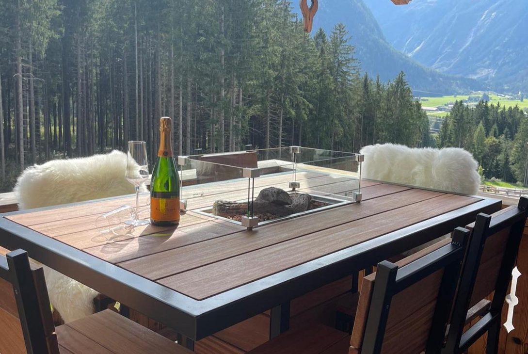 High Dining vuurtafel met geïntegreerde gasbrander geschikt voor horeca en vakantieparken.